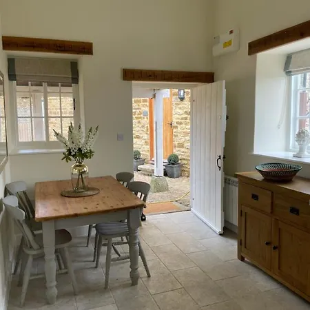 The Cobbles Apartment Towcester Exterior photo